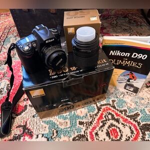Nikon D90 DSLR Camera Kit - Black